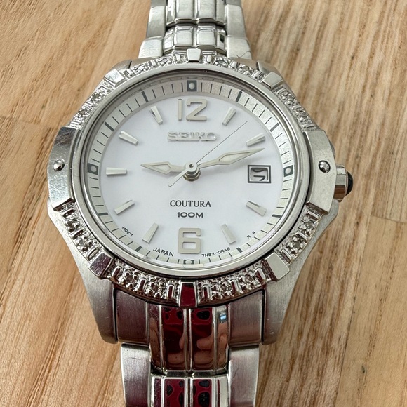 Seiko ladies coutura stainless steel diamond watch NEW BATTERY